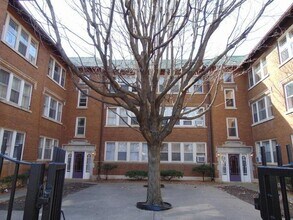 253 Wilcox St, Unit 209 in Joliet, IL - Foto de edificio - Building Photo