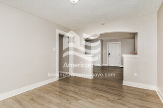 329 Pointview Ave in Dayton, OH - Foto de edificio - Building Photo