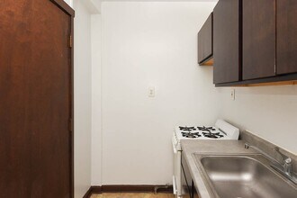 3302 W Schubert Ave in Chicago, IL - Building Photo - Building Photo