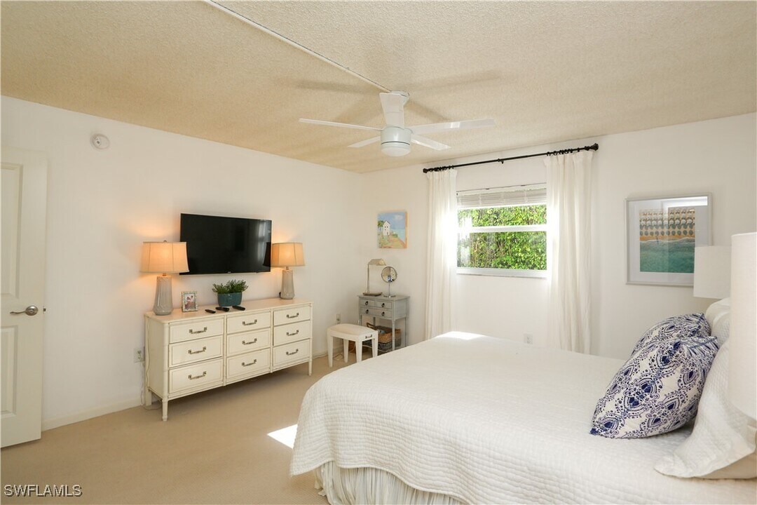 333 Harbour Dr in Naples, FL - Building Photo