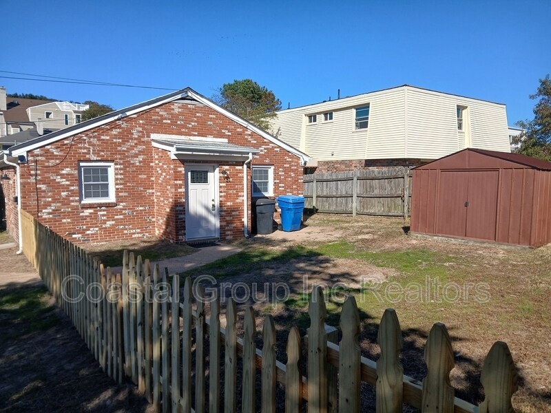 220 57th St in Virginia Beach, VA - Building Photo