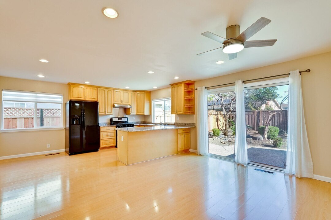 6186 Ellerbrook Way in San Jose, CA - Building Photo