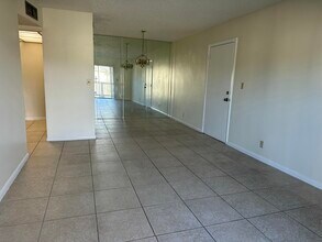 1806 Abbey Rd in West Palm Beach, FL - Building Photo - Building Photo