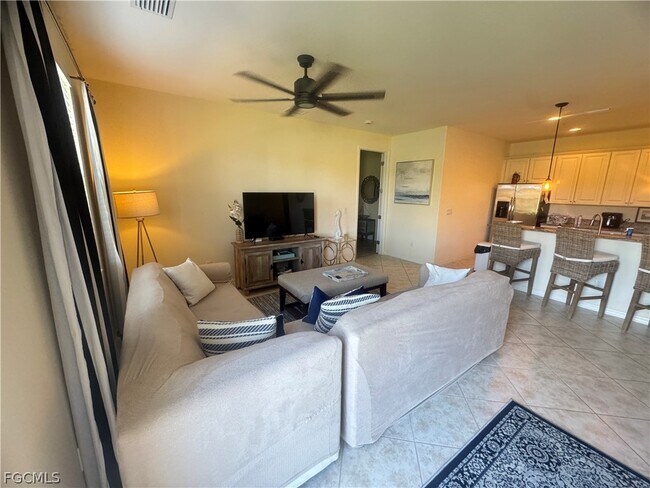 11908 Izarra Way in Ft. Myers, FL - Foto de edificio - Building Photo