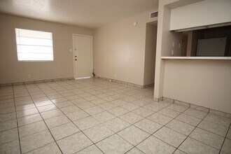 4700 Maxwell Ave-Unit -7 in El Paso, TX - Building Photo - Building Photo