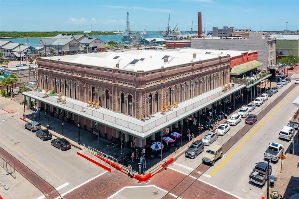 2118 The Strand in Galveston, TX - Building Photo