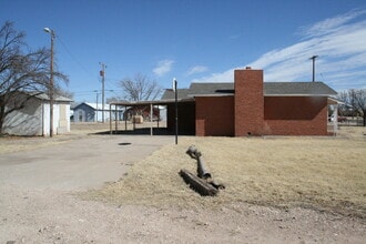 1708 W Fir St in Portales, NM - Foto de edificio - Building Photo