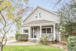 2 Elm Pl in Glen Head, NY - Building Photo