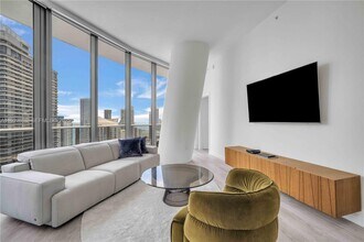 55 SW 9th St in Miami, FL - Building Photo - Building Photo