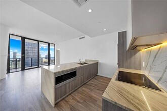 801 S Miami Ave, Unit 5204 in Miami, FL - Building Photo - Building Photo