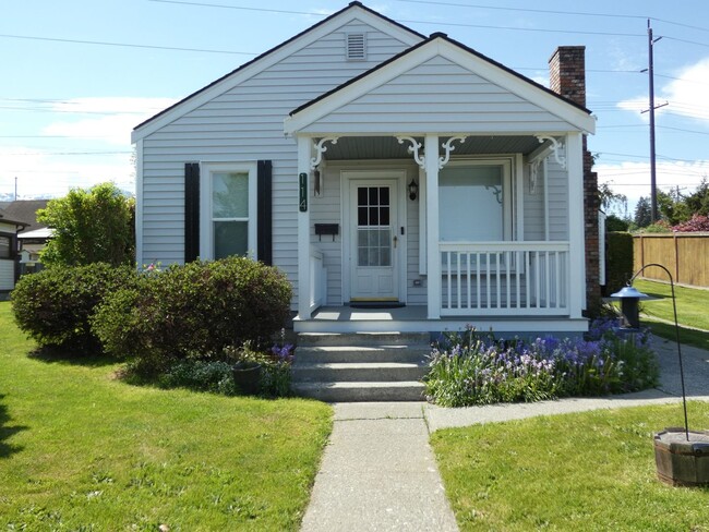 114 W 14th St in Port Angeles, WA - Building Photo - Building Photo