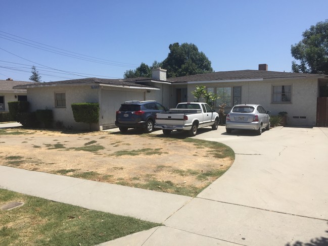 5 Homes in Prime Bellflower Location in Bellflower, CA - Foto de edificio - Building Photo