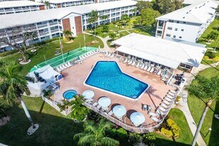 2455 NE 51st St, Unit E102 in Fort Lauderdale, FL - Building Photo