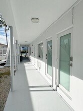 7435 Harding Ave in Miami Beach, FL - Foto de edificio - Building Photo