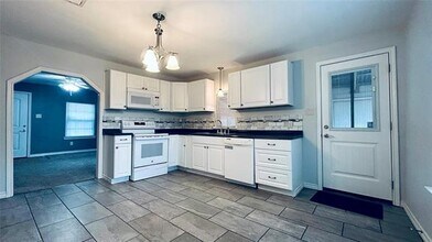 504 W Munson St in Denison, TX - Building Photo - Building Photo