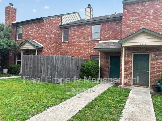 3211 Roundtree Ln in Garland, TX - Building Photo - Building Photo