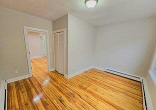 8 Boyden Pkwy S in Maplewood, NJ - Foto de edificio - Building Photo