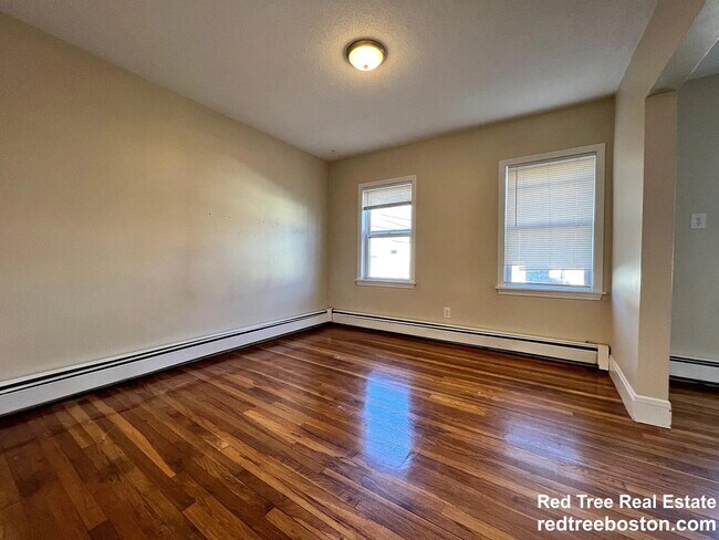 13 Linden St, Unit 2 in Somerville, MA - Building Photo - Building Photo