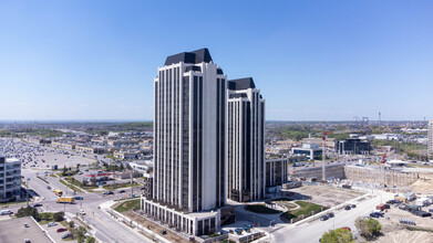 Park Avenue Place in Vaughan, ON - Building Photo - Building Photo