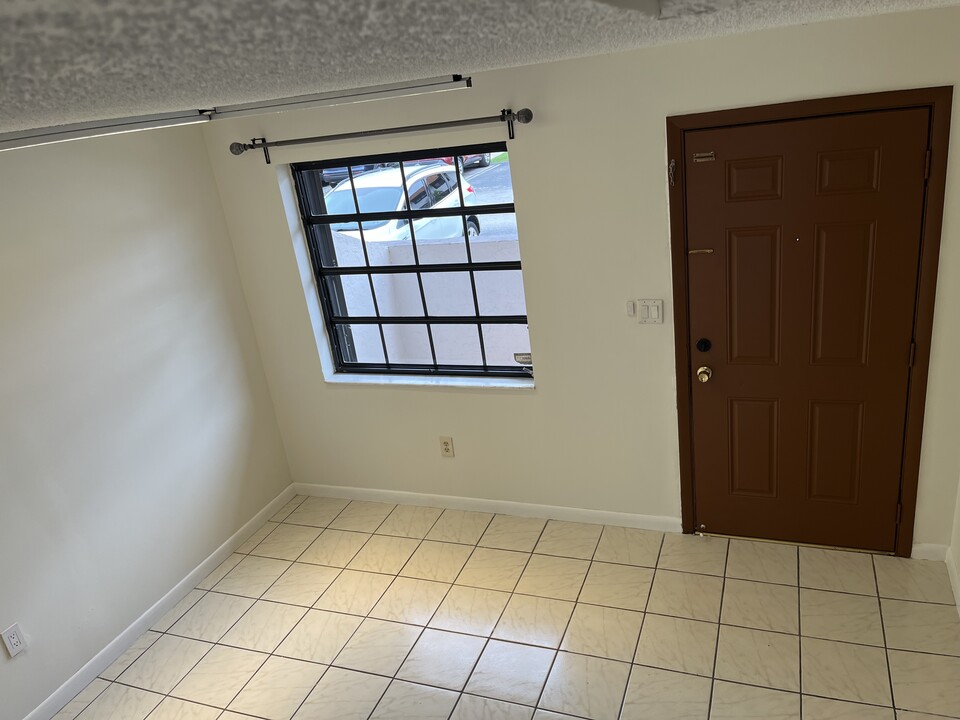 13315 SW 58th Ter in Miami, FL - Building Photo