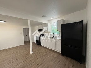 4411 Eisenhauer Rd in San Antonio, TX - Building Photo - Building Photo