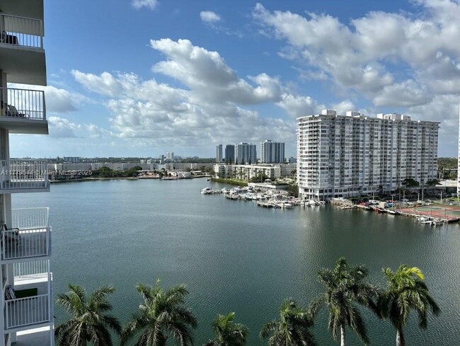 2801 NE 183rd St in Aventura, FL - Building Photo - Building Photo