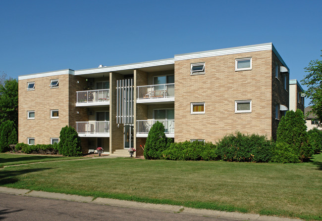 1707 Lindig St in Falcon Heights, MN - Building Photo - Building Photo