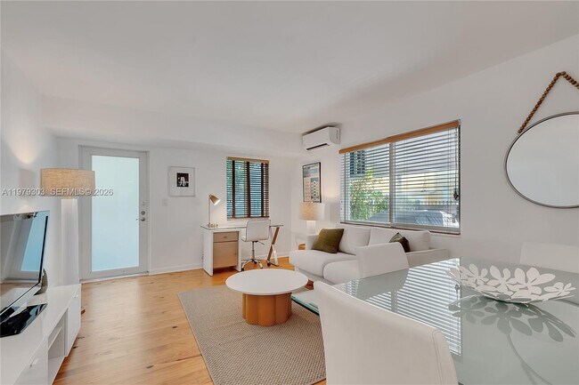 1035 Meridian Ave in Miami Beach, FL - Building Photo - Building Photo