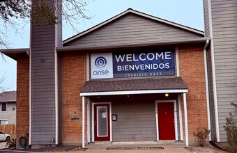 7058 W Gulf Bank Rd, Unit 4104 in Houston, TX - Building Photo - Building Photo