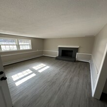 285 Pinewood Dr-Unit -2 in Hopkinton, NH - Foto de edificio - Building Photo
