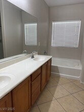 2544 Rue Colmar Dr in Henderson, NV - Foto de edificio - Building Photo