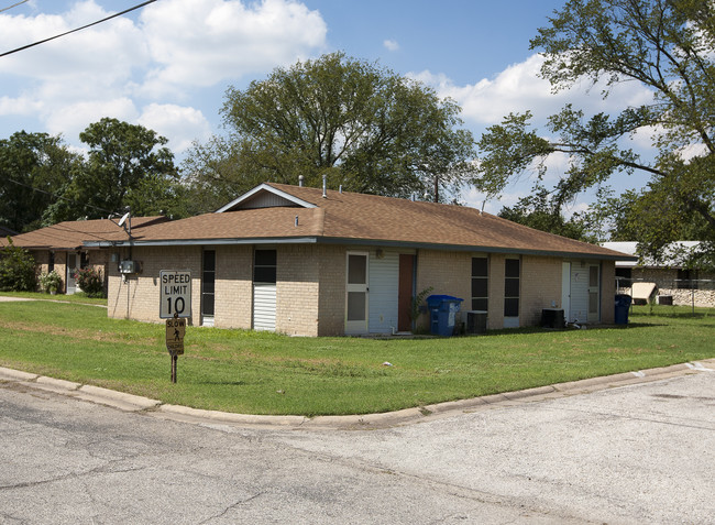 Piney Creek North Apartments in Bastrop, TX - Foto de edificio - Building Photo