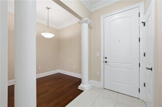 3621 Vinings Slope SE in Atlanta, GA - Foto de edificio - Building Photo