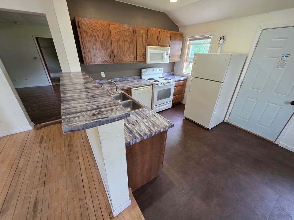 633 Hudson St in Eau Claire, WI - Building Photo