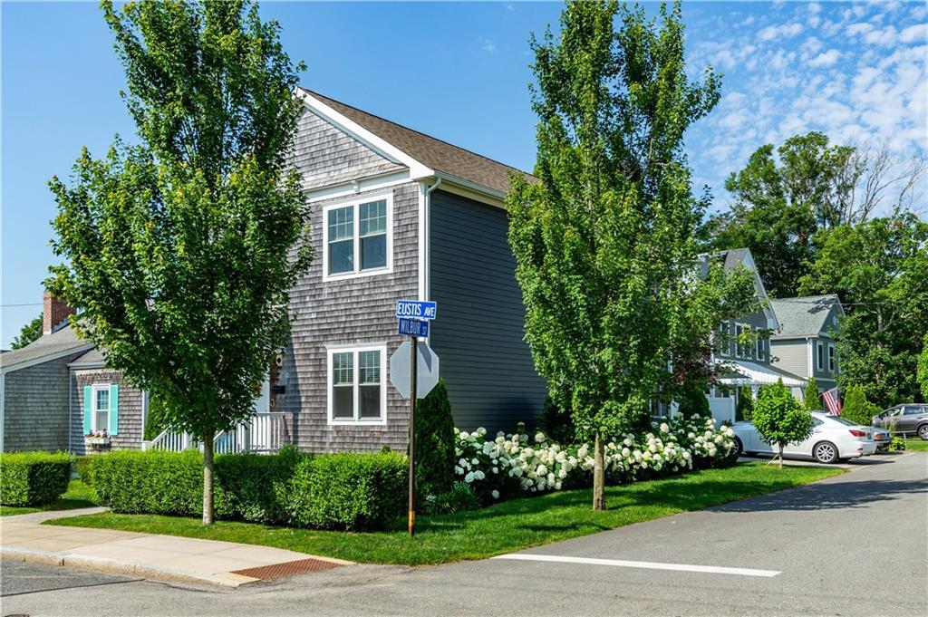 19 Eustis Ave in Newport, RI - Building Photo