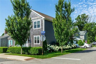 19 Eustis Ave in Newport, RI - Building Photo - Building Photo