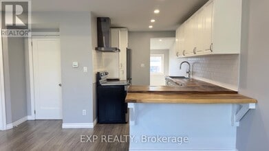 5 Plymouth Ave in St Catharines, ON - Building Photo - Building Photo