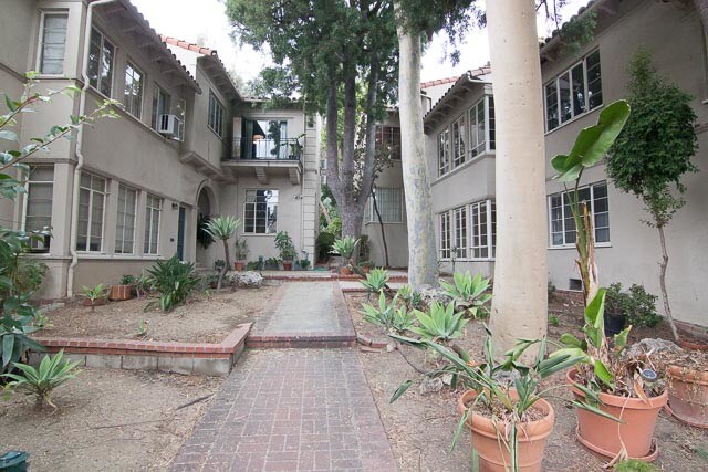 7103 Hillside Ave in Los Angeles, CA - Building Photo