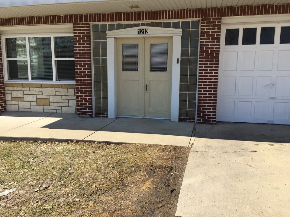 1212 Buffalo St, Unit 3 in Peru, IL - Building Photo
