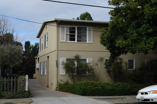 37 Lorton Ave in San Mateo, CA - Building Photo - Building Photo