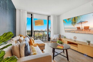 2602 E Hallandale Beach Blvd in Hallandale Beach, FL - Building Photo