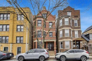 2132 N Oakley Ave in Chicago, IL - Building Photo