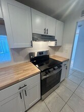 2000 N Congress Ave in West Palm Beach, FL - Foto de edificio - Building Photo