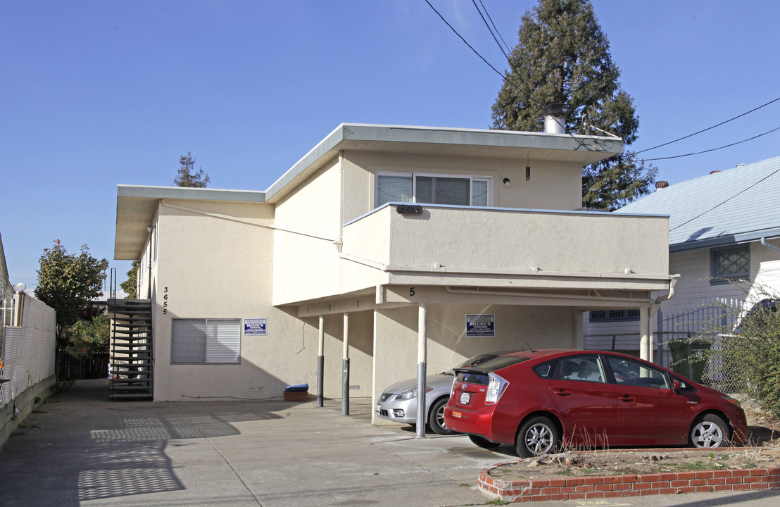 3655 Midvale Ave in Oakland, CA - Building Photo