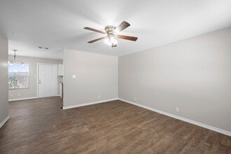470 Derrs Chapel Rd in Italy, TX - Building Photo - Building Photo