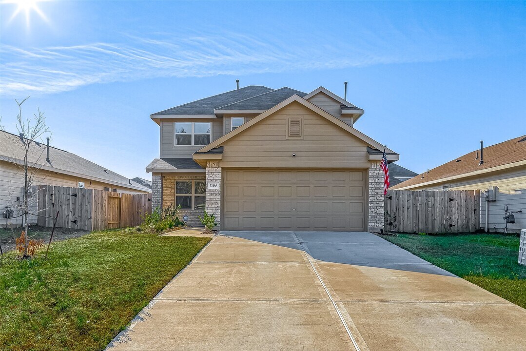 22166 Birchfield Grv Ln in New Caney, TX - Building Photo