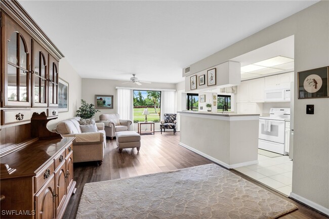 5905 Trailwinds Dr in Ft. Myers, FL - Building Photo - Building Photo