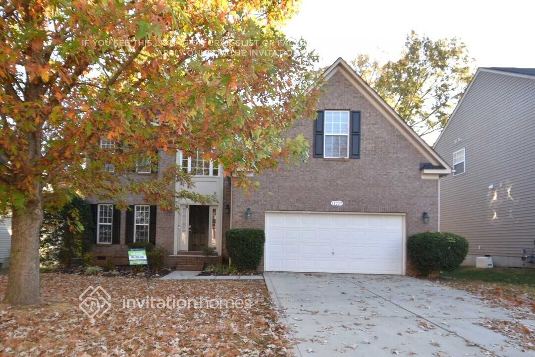 11227 Winget Pond Rd in Charlotte, NC - Building Photo