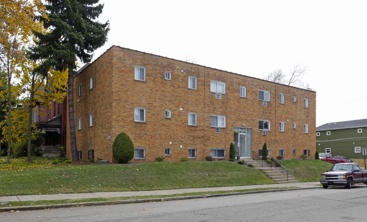 5800 Stanton Ave in Pittsburgh, PA - Foto de edificio