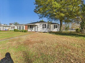 8000 Diggs Rd in Norfolk, VA - Building Photo - Building Photo